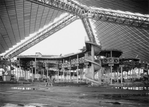 Het paviljoen van de staat Washington krijgt vorm op de Wereldtentoonstelling van 1962